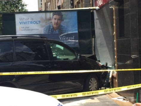 Μίνιβαν καβάλησε το πεζοδρόμιο και τραυμάτισε πεζούς στη Φιλαδέλφεια των ΗΠΑ